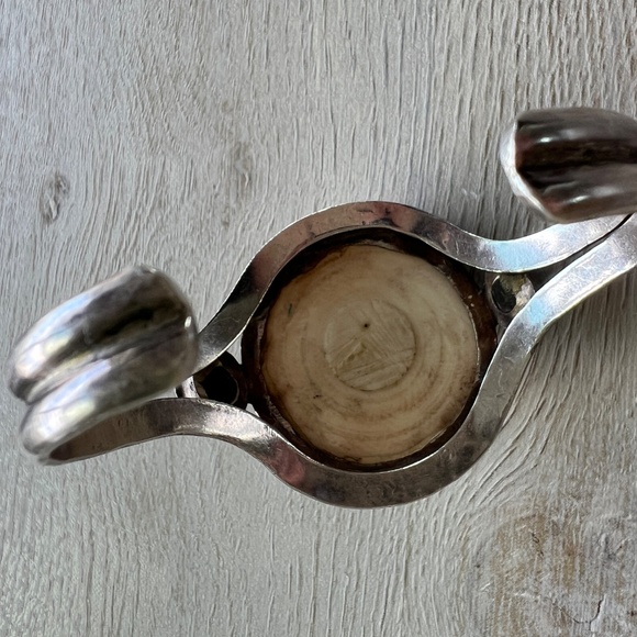 Sold! Vintage Artisan Silver-Tone Cuff Bracelet Turquoise Black Obsidian Bone - Picture 15 of 15